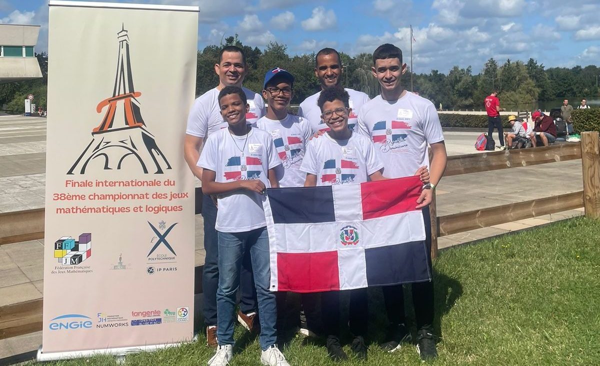 En este momento estás viendo Jóvenes Dominicanos Se Preparan para Brillar en la Final Internacional de Juegos Lógicos y Matemáticos 2024 en París